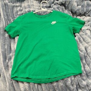 green nike tee